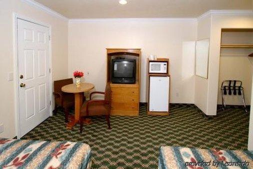 Monterey Motel 2*
