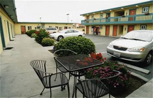 Motel Monterey 2*