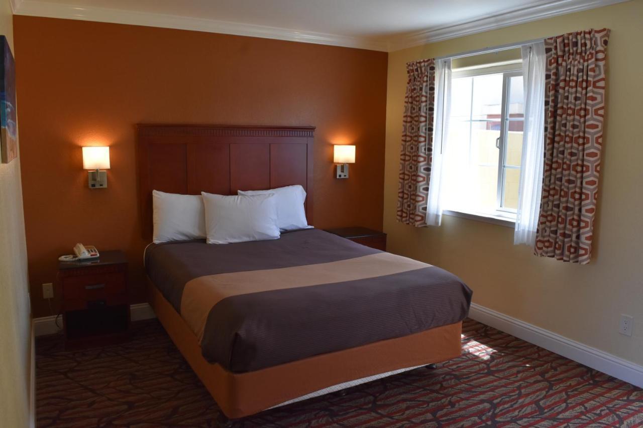Motel Monterey 2*